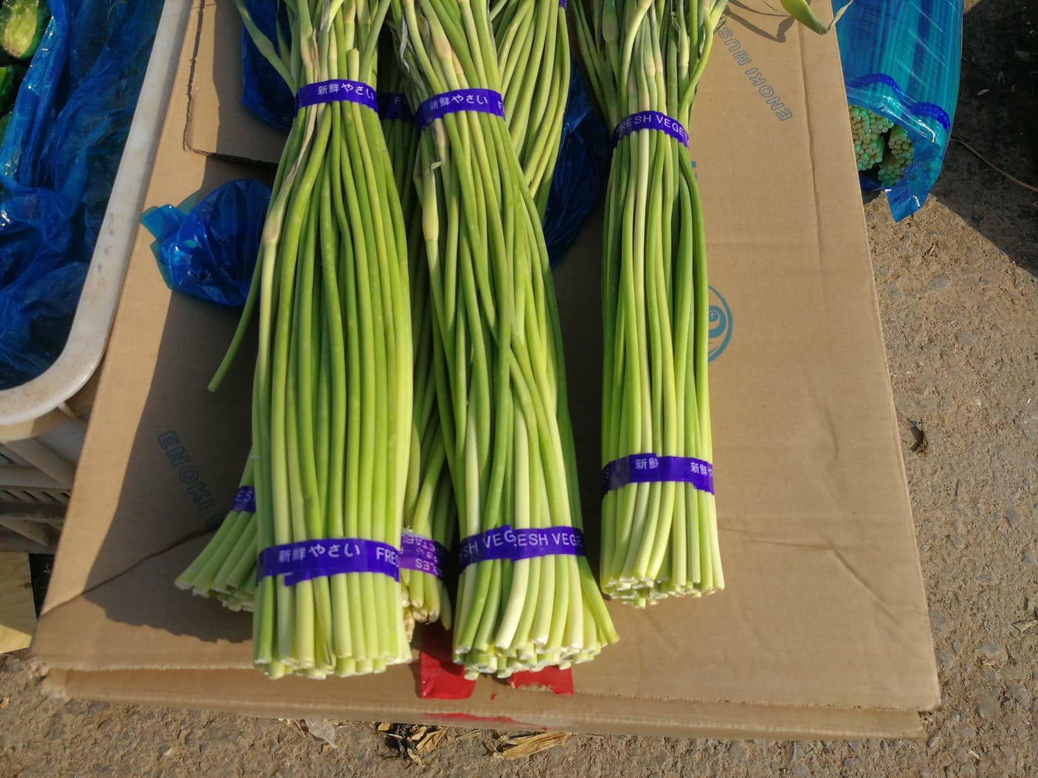 春節(jié)菜價顯金貴，蒜薹20元1斤，香椿芽42元1斤，比牛肉還貴