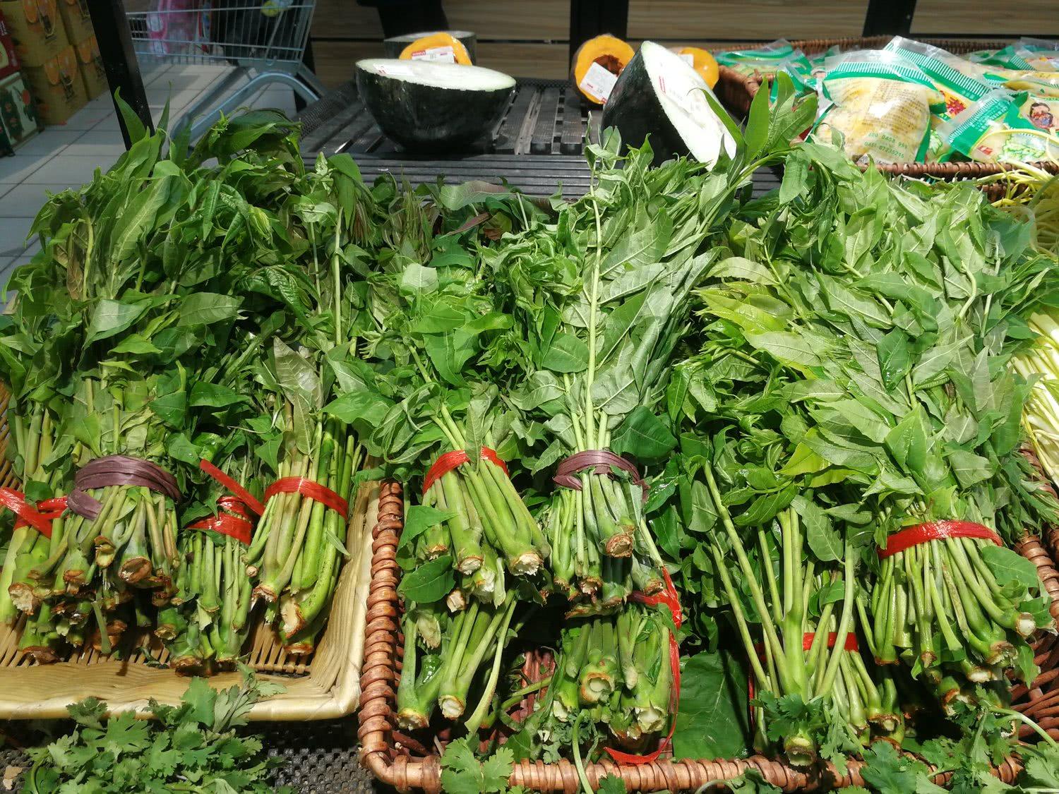 春節(jié)菜價顯金貴，蒜薹20元1斤，香椿芽42元1斤，比牛肉還貴