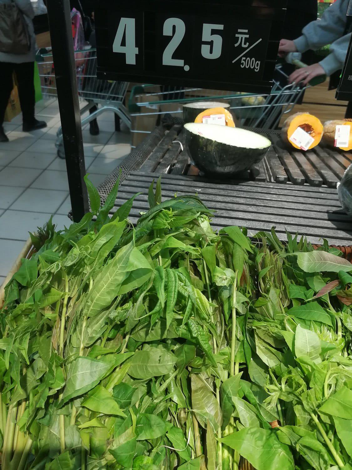 春節(jié)菜價顯金貴，蒜薹20元1斤，香椿芽42元1斤，比牛肉還貴