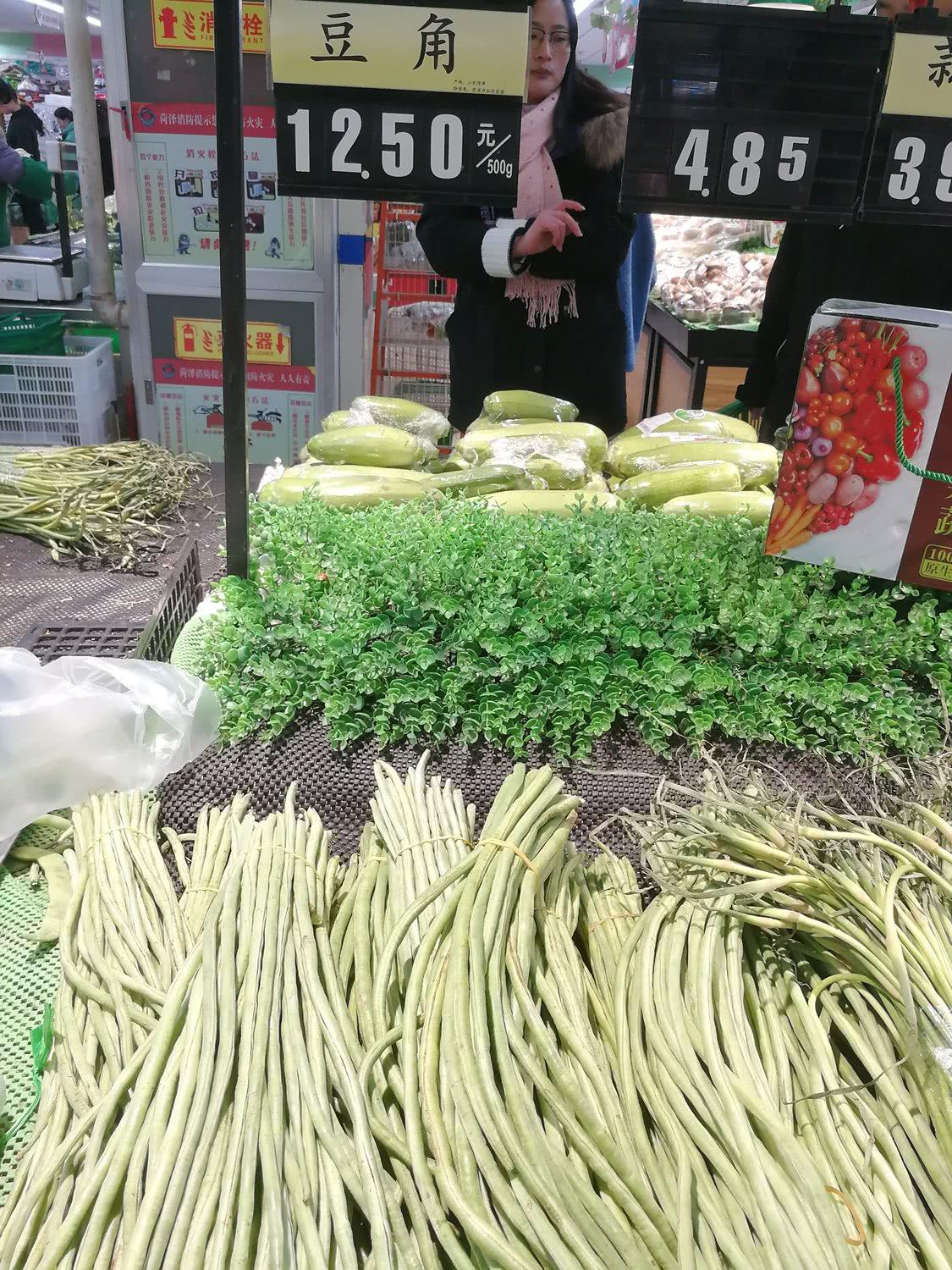 春節(jié)菜價顯金貴，蒜薹20元1斤，香椿芽42元1斤，比牛肉還貴